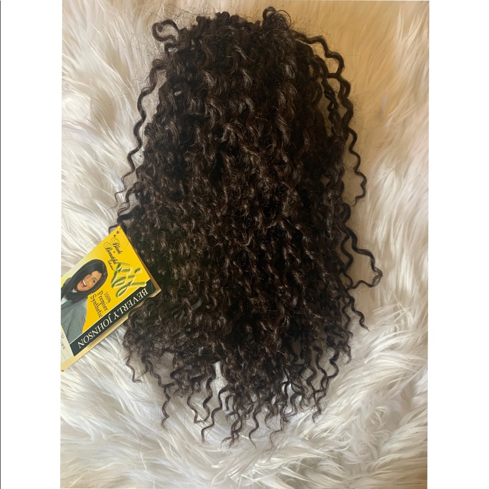 Beverly Johnson wavy drawstring pony